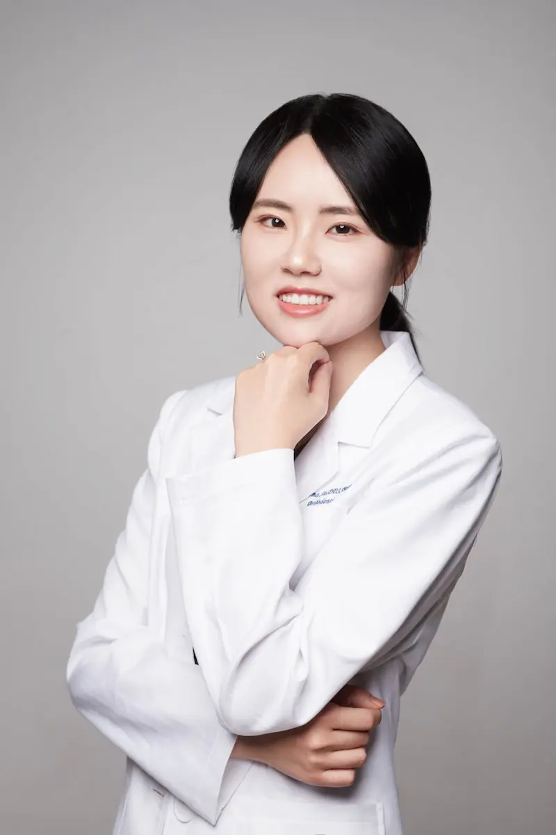 Professional portrait of Dr. Jiayu (Fiona) Shi, an orthodontist expert at Emerald City Orthodontics in Kirkland WA.